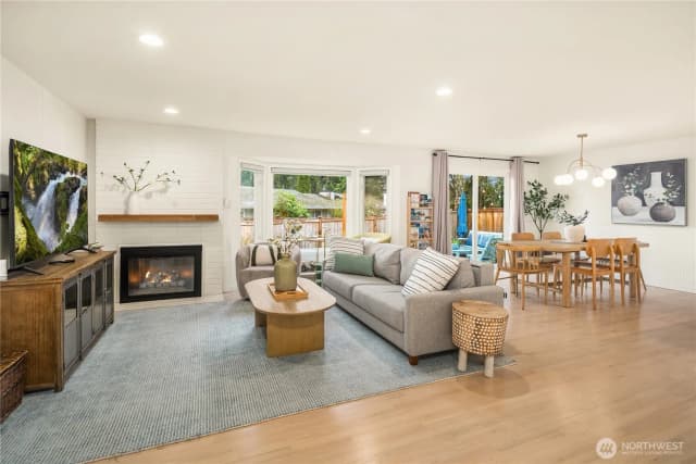 Property photo for 12025 Ne 136th Place, Kirkland photo 3