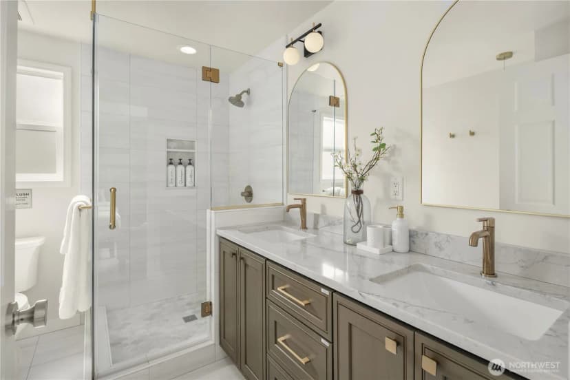 Property photo for 12025 Ne 136th Place, Kirkland photo 15