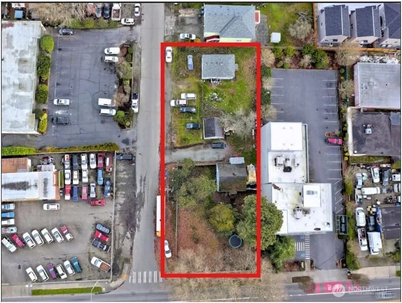 Property photo for 13502 Ambaum Boulevard Sw, Burien photo 2