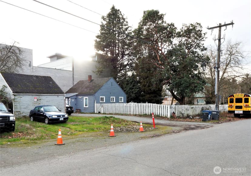 Property photo for 13502 Ambaum Boulevard Sw, Burien photo 10