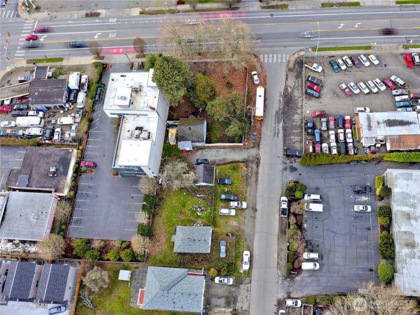 Property photo for 13502 Ambaum Boulevard Sw, Burien photo 15
