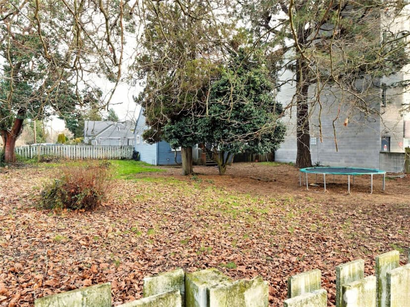 Property photo for 13502 Ambaum Boulevard Sw, Burien photo 4