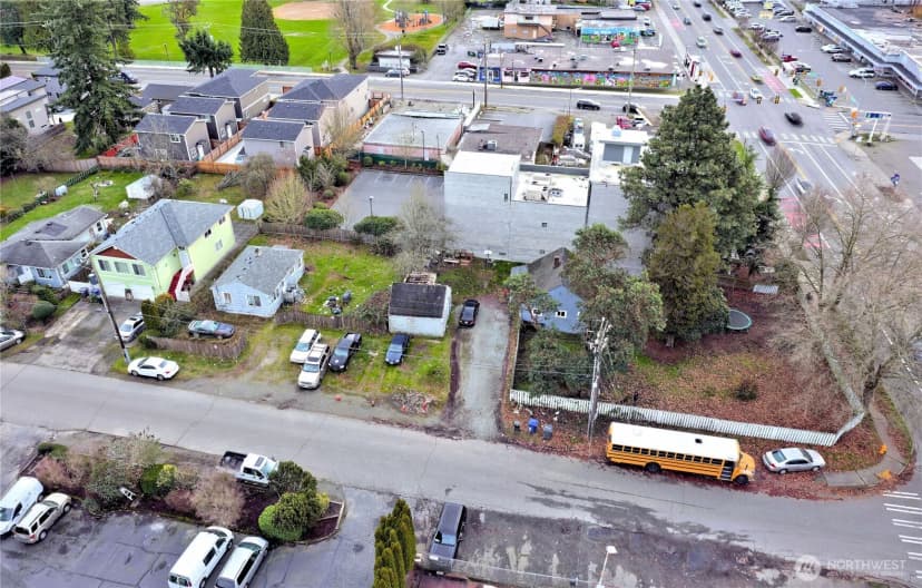 Property photo for 13502 Ambaum Boulevard Sw, Burien photo 12