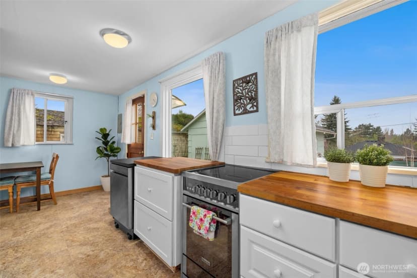Property photo for 11437 Cornell Avenue S, Seattle photo 11