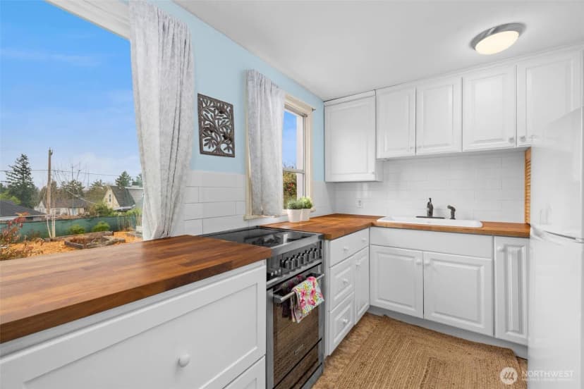 Property photo for 11437 Cornell Avenue S, Seattle photo 10