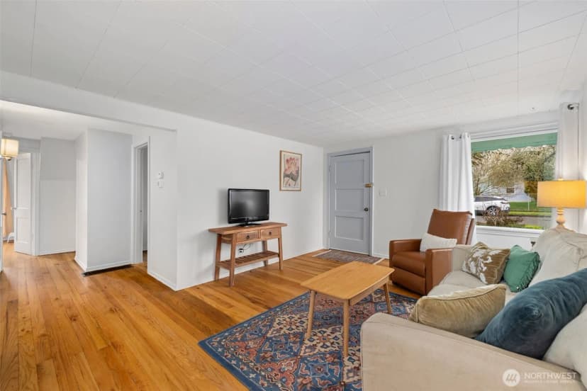 Property photo for 11437 Cornell Avenue S, Seattle photo 6