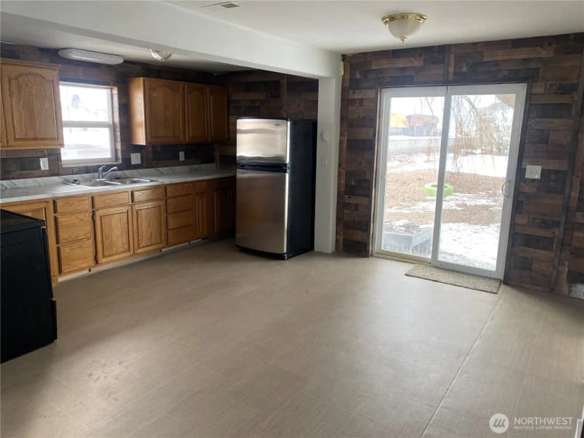 Property photo for 200 Watson Street Nw, Creston photo 7