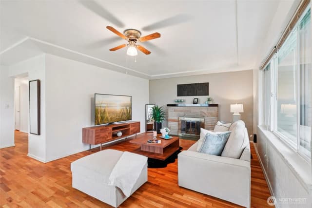 Property photo for 10316 Becker Drive Sw, Lakewood photo 5
