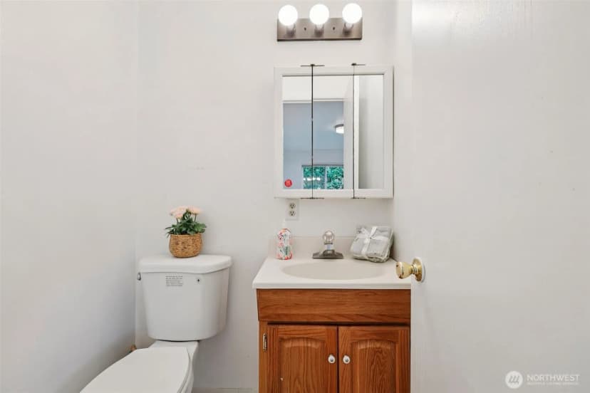 Property photo for 10316 Becker Drive Sw, Lakewood photo 22