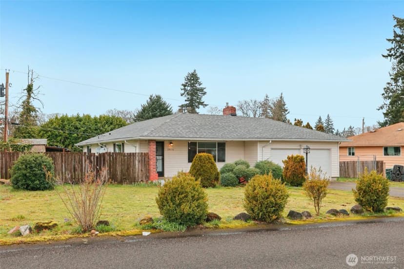 Property photo for 10316 Becker Drive Sw, Lakewood photo 2