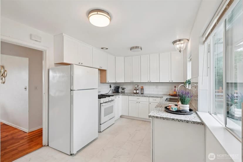 Property photo for 10316 Becker Drive Sw, Lakewood photo 14