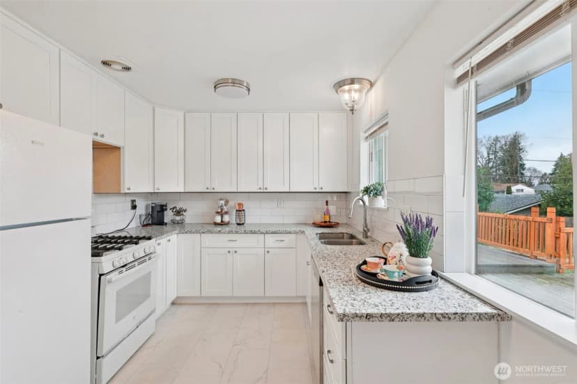 Property photo for 10316 Becker Drive Sw, Lakewood photo 12