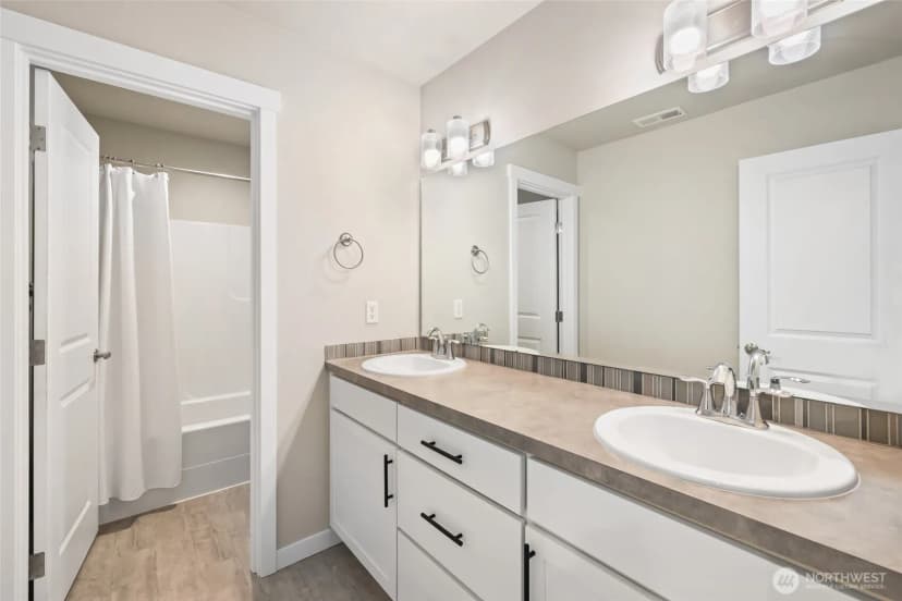 Property photo for 10445 11th Street E, Edgewood photo 29