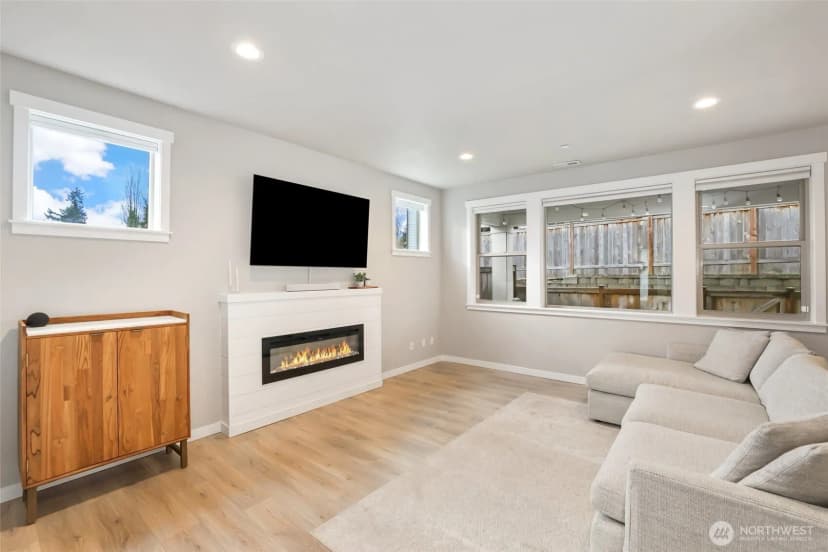 Property photo for 10445 11th Street E, Edgewood photo 6