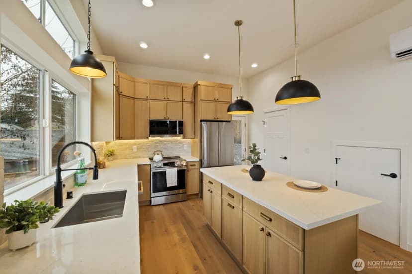 Property photo for 2213 W Bertona Street, Seattle photo 8