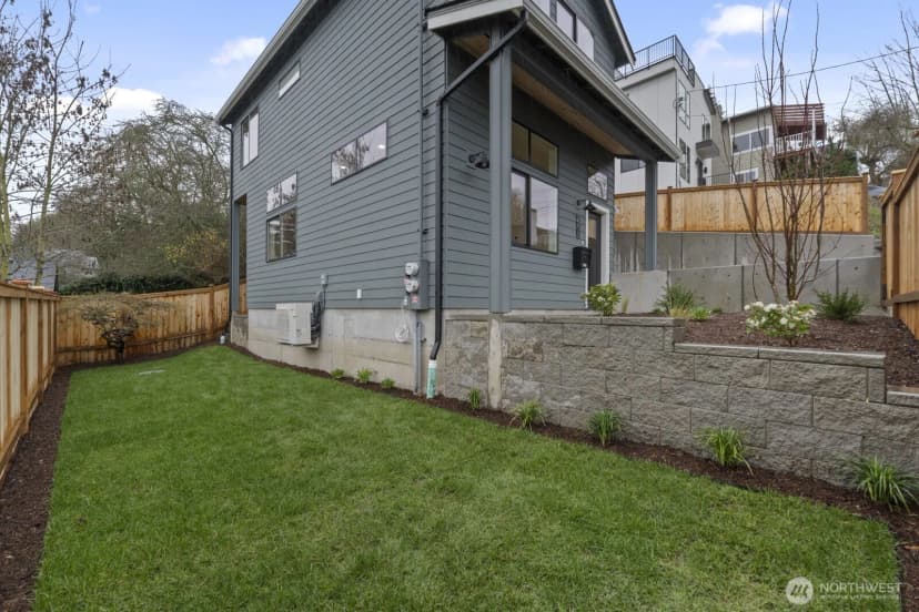 Property photo for 2213 W Bertona Street, Seattle photo 31