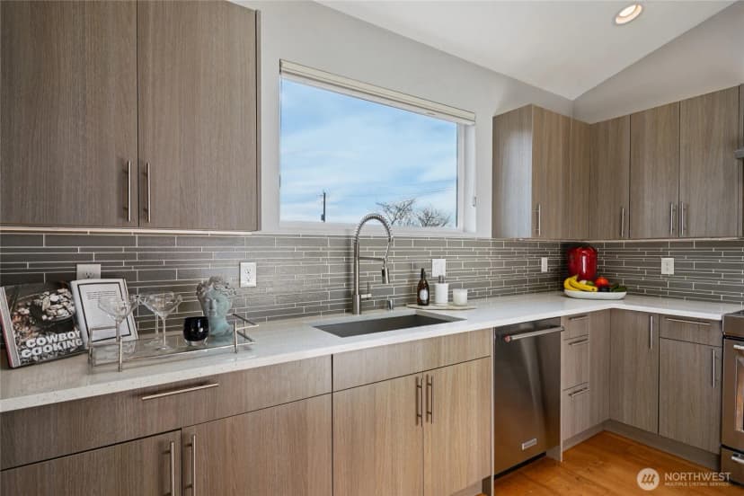 Property photo for 1230 W Emerson Street, Seattle photo 12