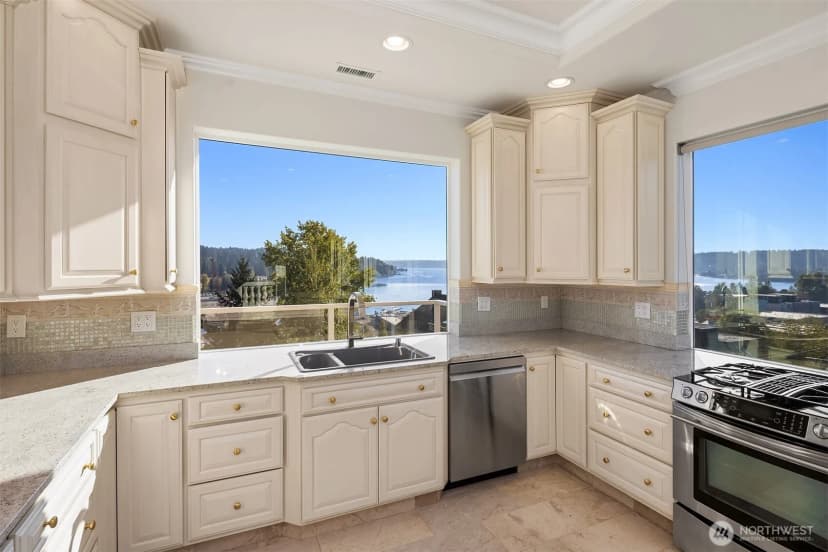 Property photo for 6404 Ne 181st Street #a&b, Kenmore photo 14