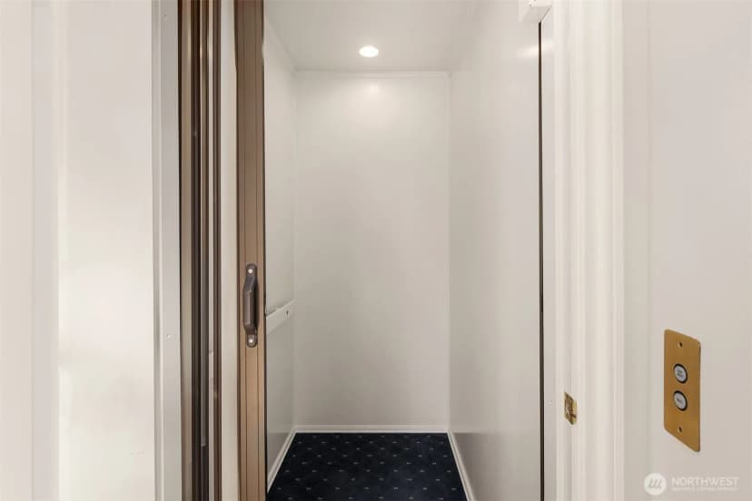 Property photo for 6404 Ne 181st Street #a&b, Kenmore photo 6