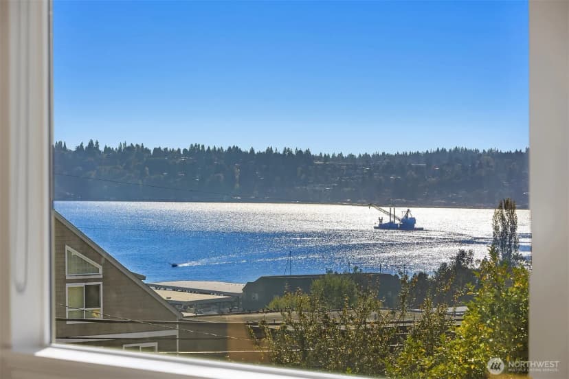 Property photo for 6404 Ne 181st Street #a&b, Kenmore photo 10