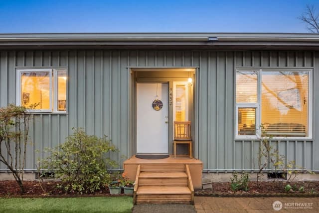 Property photo for 9452 25th Avenue Sw, Seattle photo 2