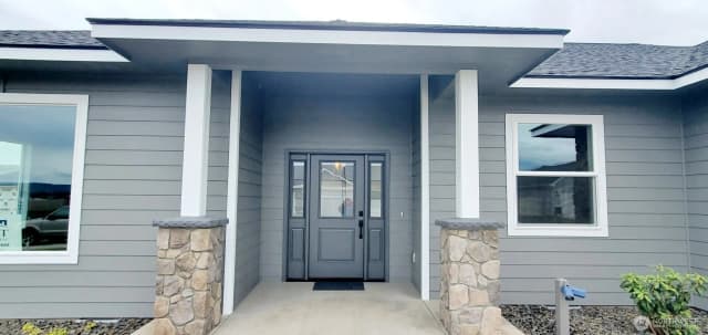 Property photo for 4606 W Larch Avenue, Yakima photo 2