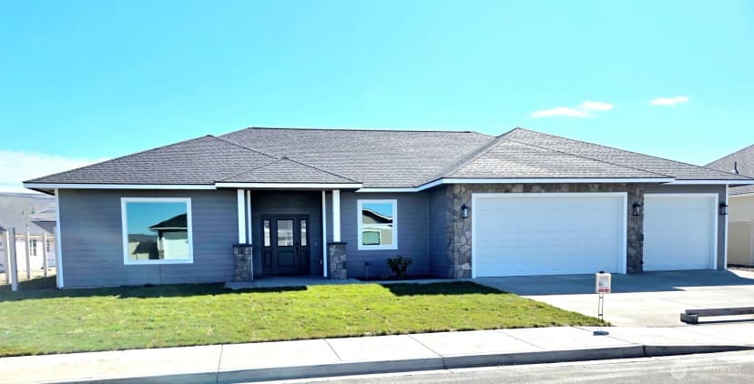 Property photo for 4606 W Larch Avenue, Yakima