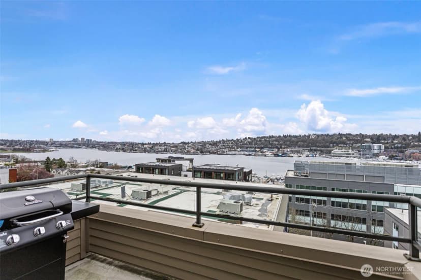 Property photo for 1504 Aurora Ave N #504, Seattle photo 2