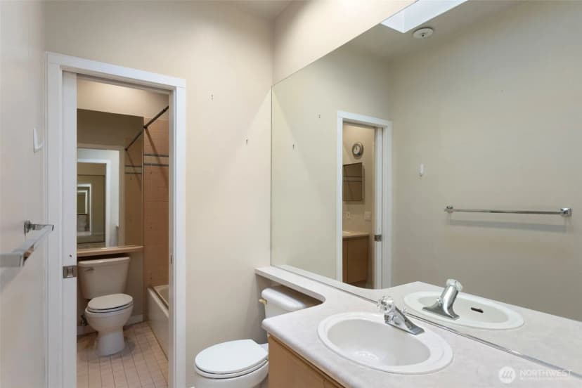 Property photo for 1504 Aurora Ave N #504, Seattle photo 11