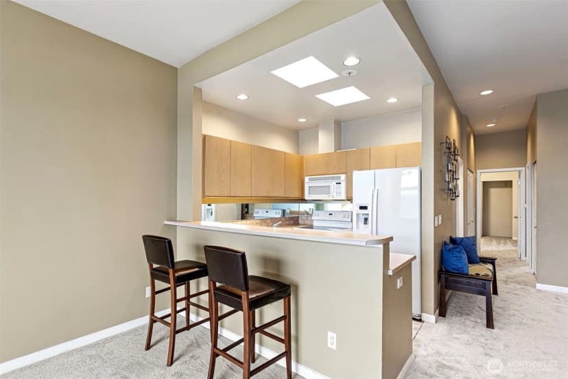 Property photo for 1504 Aurora Ave N #504, Seattle photo 4