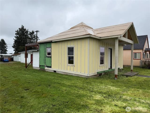 Property photo for 490 W Spruce Street, Sequim photo 2