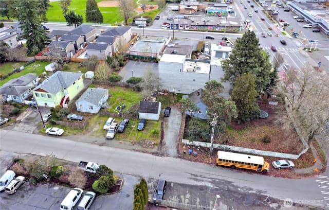 Property photo for 13502 Ambaum Boulevard Sw, Burien photo 3