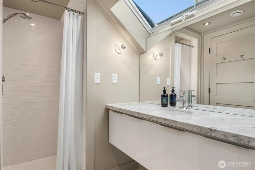 Property photo for 7735 Overlake Drive W, Medina photo 31