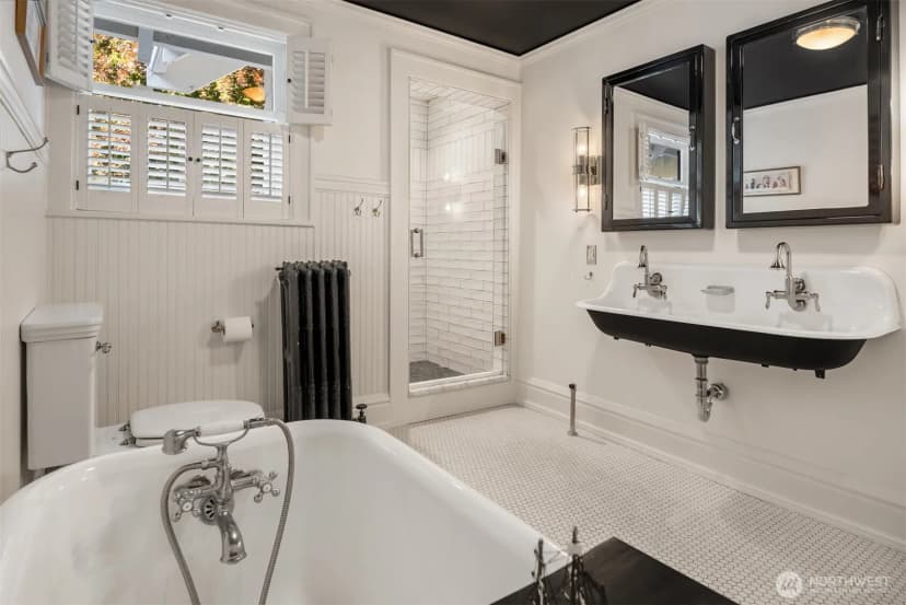 Property photo for 7735 Overlake Drive W, Medina photo 25
