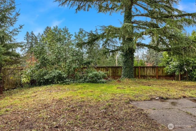 Property photo for 1071 158th Place Se, Bellevue photo 2