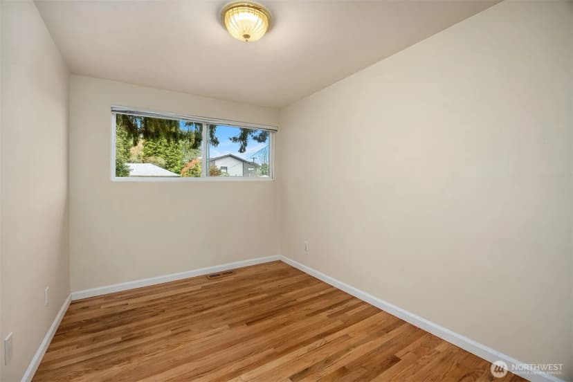Property photo for 1071 158th Place Se, Bellevue photo 15