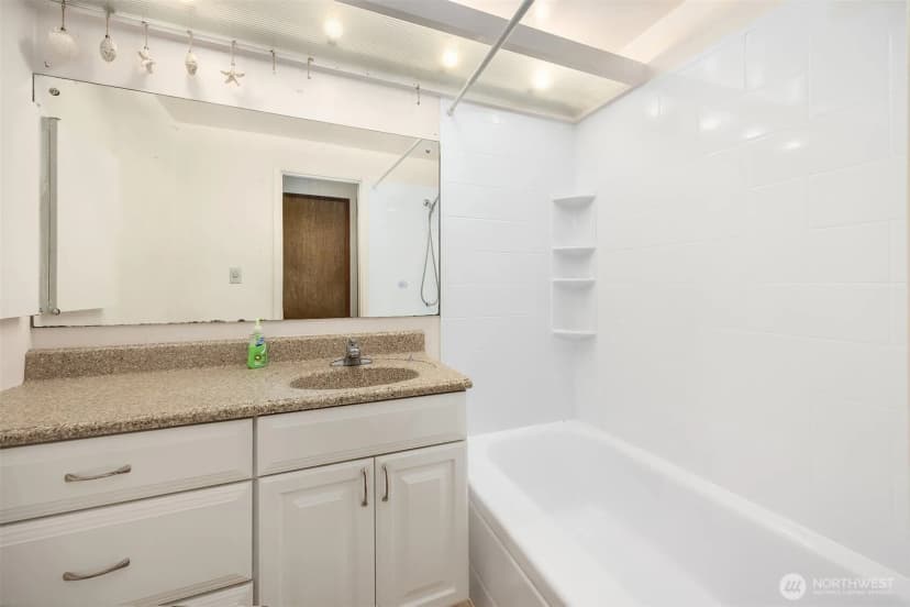 Property photo for 1071 158th Place Se, Bellevue photo 17