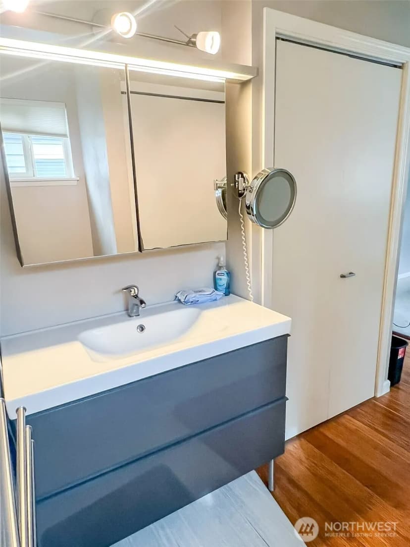 Property photo for 3838 Lake Washington Boulevard Se #b-5, Bellevue photo 16