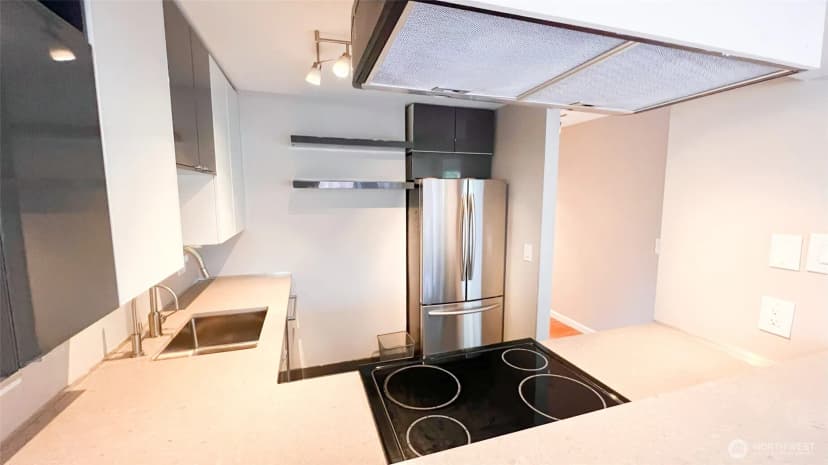 Property photo for 3838 Lake Washington Boulevard Se #b-5, Bellevue photo 7