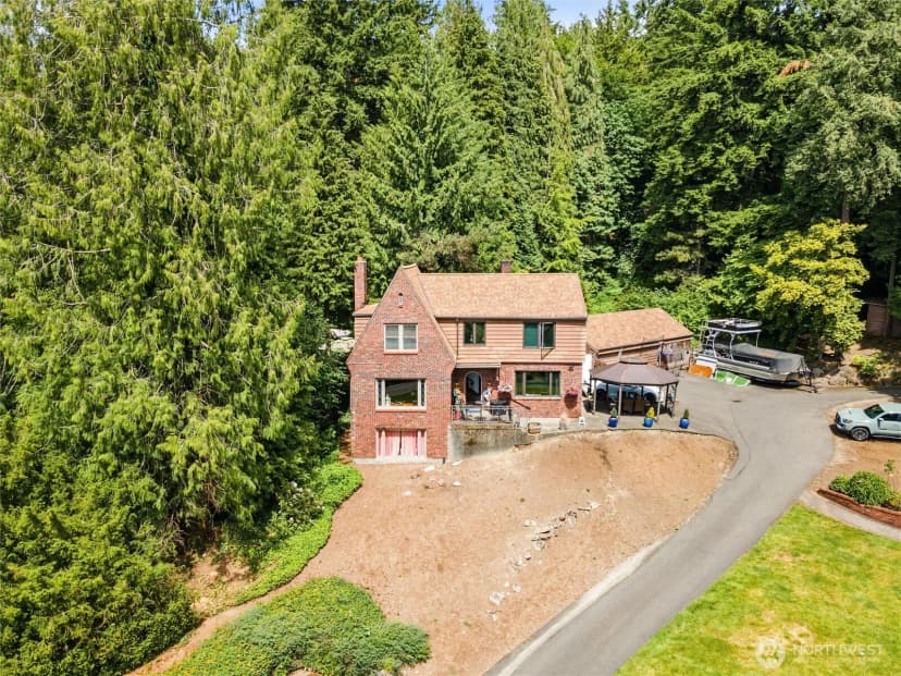 Property photo for 13117 Holmes Point Drive Ne, Kirkland photo 3