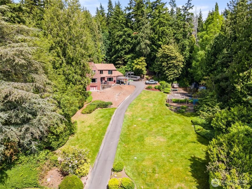 Property photo for 13117 Holmes Point Drive Ne, Kirkland photo 2