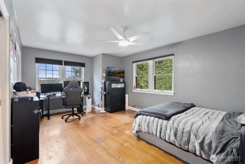 Property photo for 13117 Holmes Point Drive Ne, Kirkland photo 11