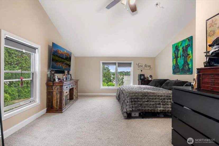 Property photo for 13117 Holmes Point Drive Ne, Kirkland photo 9