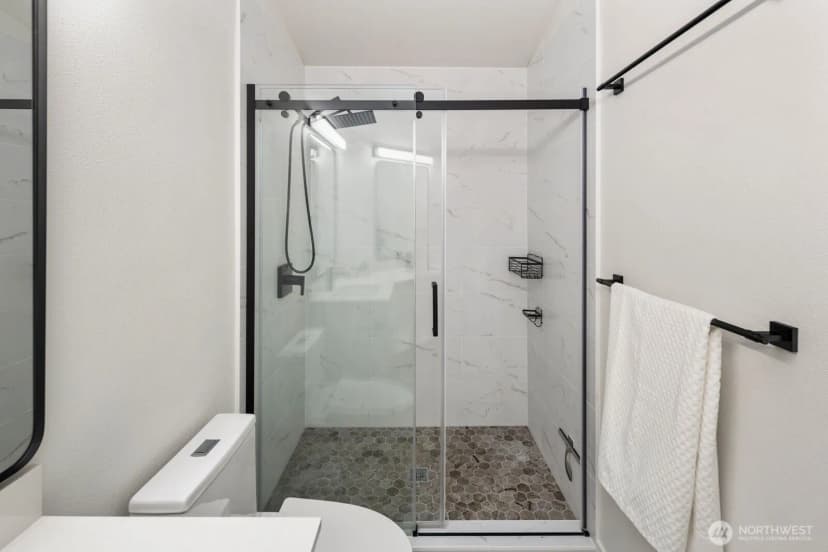 Property photo for 18638 Ne 55th Way #ll1863, Redmond photo 21