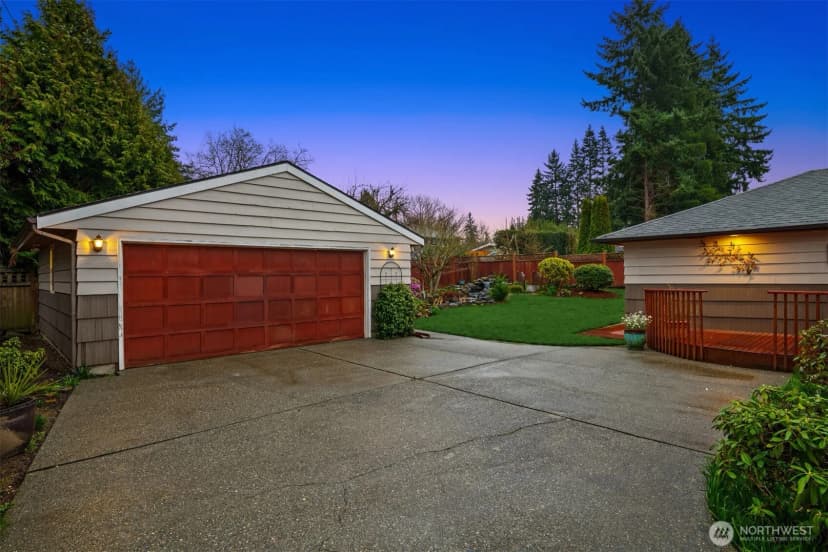 Property photo for 16534 4th Avenue S, Burien photo 32