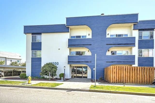 Property photo for 1100 Harrington Avenue Ne #205, Renton photo 4