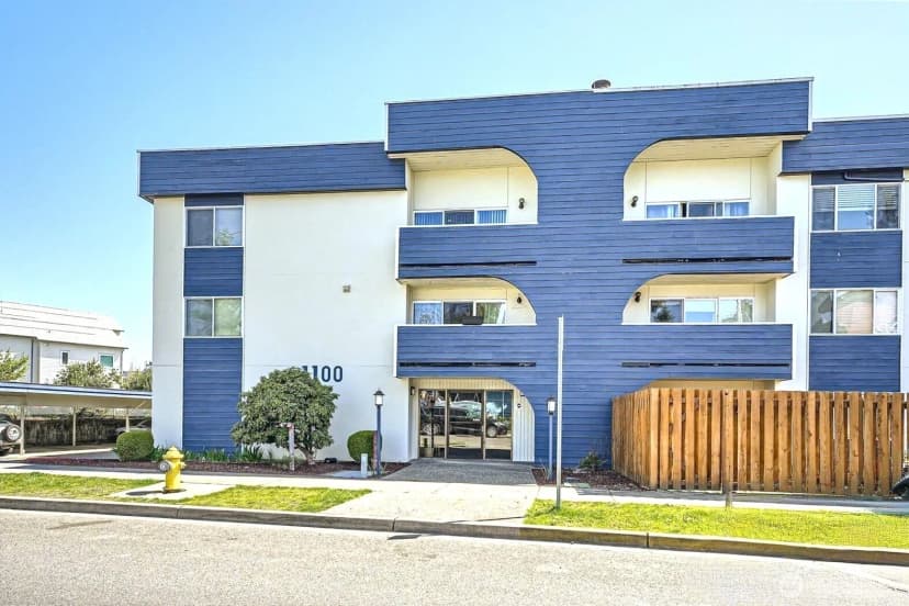 Property photo for 1100 Harrington Avenue Ne #205, Renton photo 4