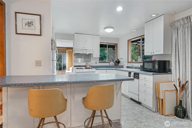 Property photo for 402 E Madrona Boulevard Nw, Lakebay photo 3