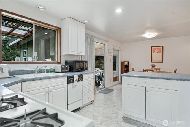 Property photo for 402 E Madrona Boulevard Nw, Lakebay photo 5