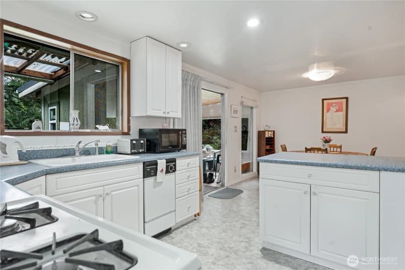 Property photo for 402 E Madrona Boulevard Nw, Lakebay photo 5